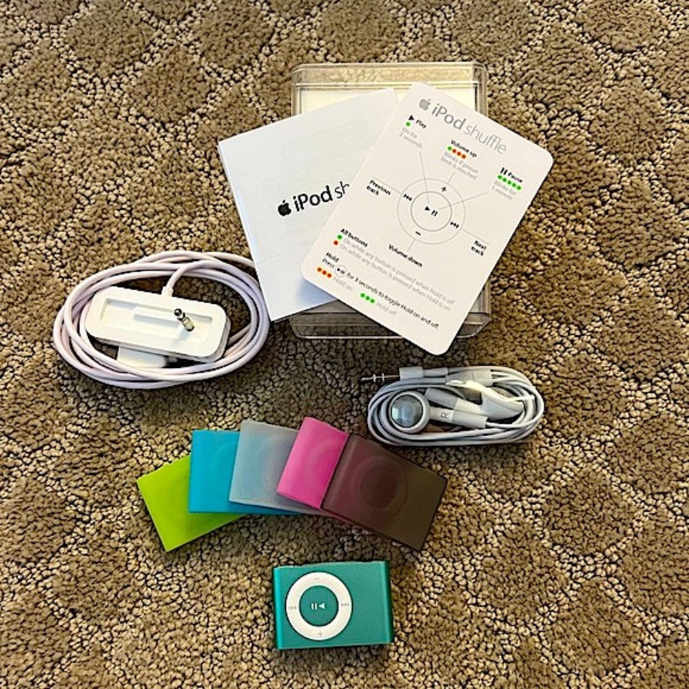 Apple iPod Shuffle | 2nd Generation | Color: Green | EUC w/ 5 protective covers